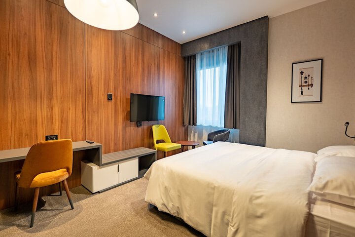 Room 6 of 46