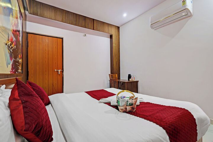 Room 13 of 32