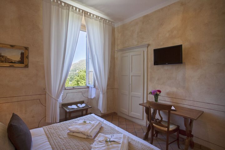 Room 19 of 77