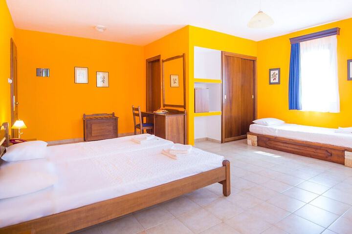 Room 4 of 44