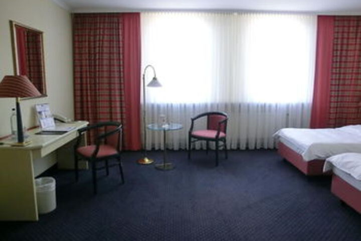 Room 6 of 15
