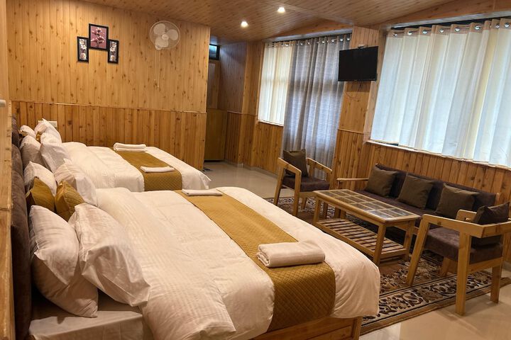 Room 6 of 14
