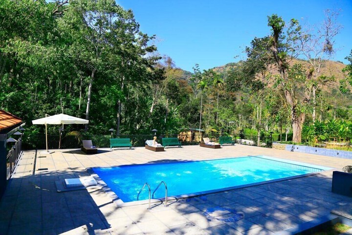 Pool 11 of 18