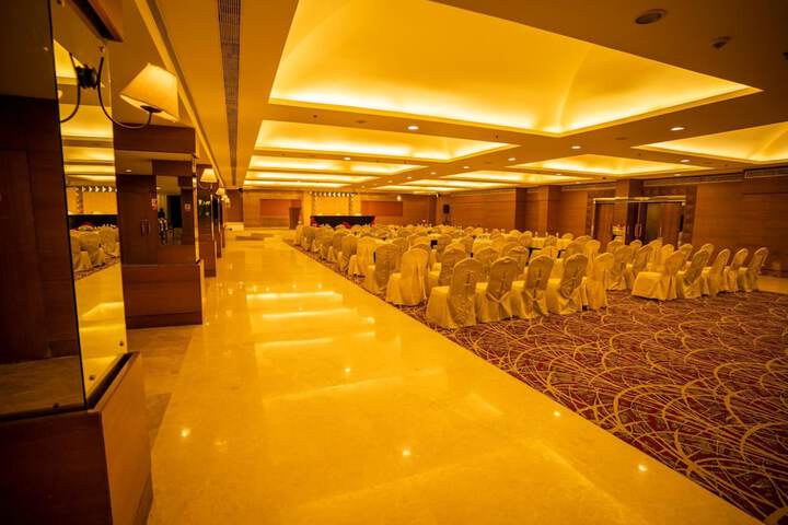 Ballroom/Hall 32 of 41