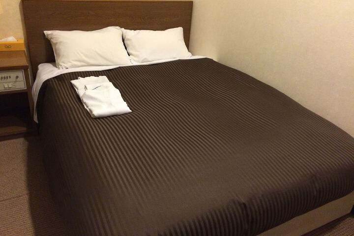Room 4 of 48