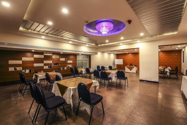 Ballroom/Hall 29 of 34