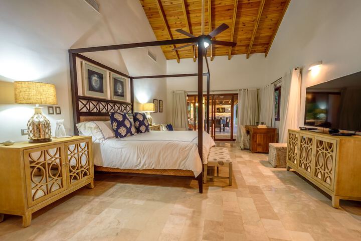 Room 4 of 89
