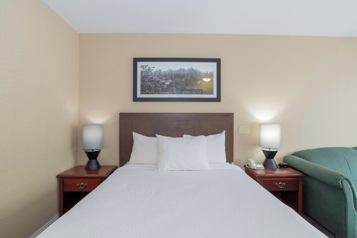 Room 10 of 34