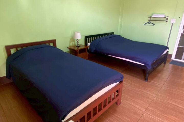 Room 4 of 13