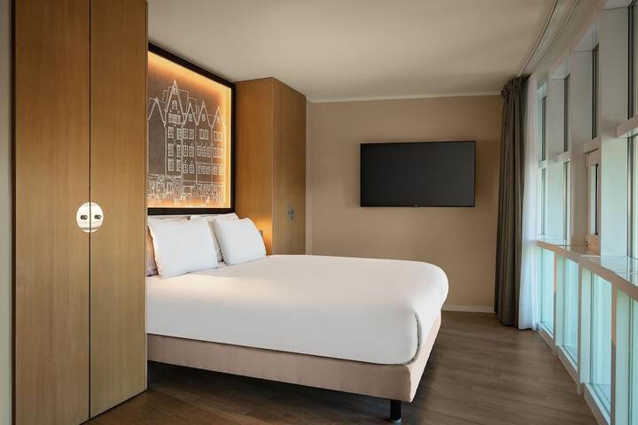 Room 40 of 121