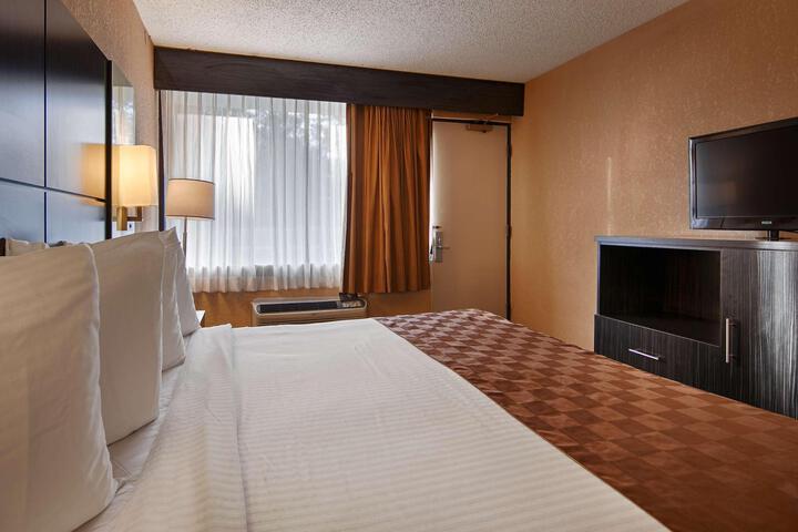 1 King Bed (10 of 10)
