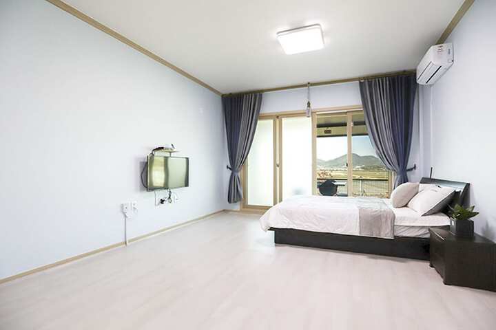 Room 15 of 36