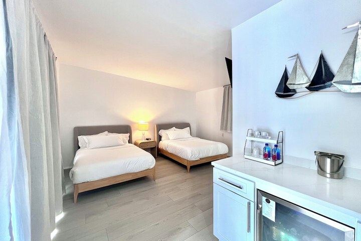 Room 8 of 28