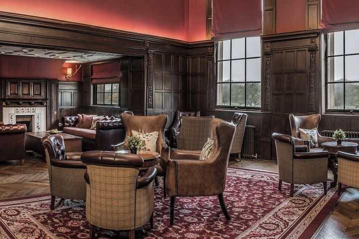 Lounge 67 of 79