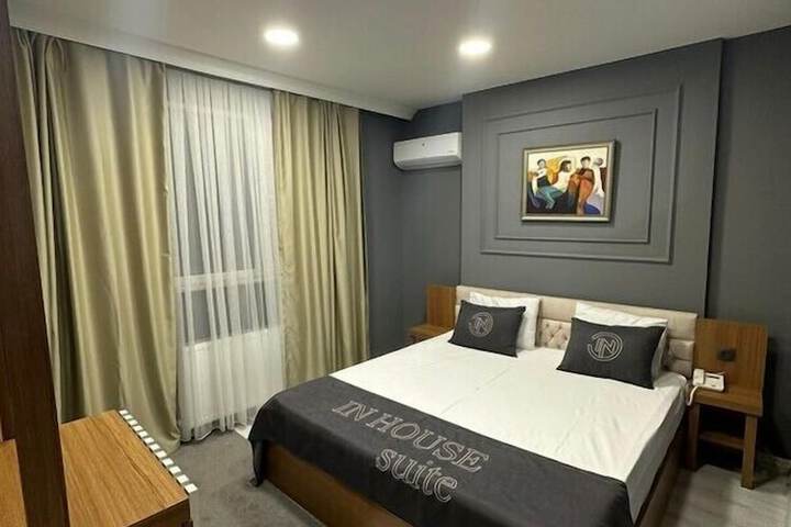 Room 12 of 18