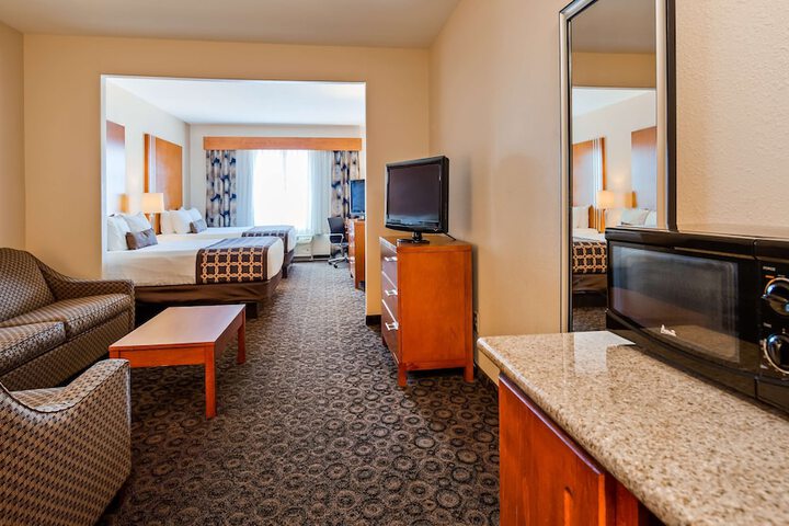 2 Queen Beds Microwave, Refrigerator WiFi Shower Only Full Breakfast (2 of 6)