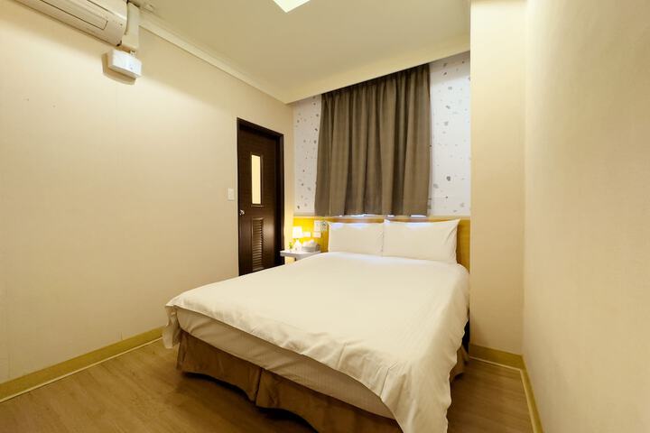 Room 28 of 69