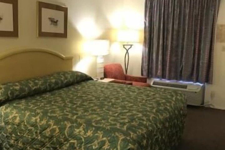 Room 21 of 34