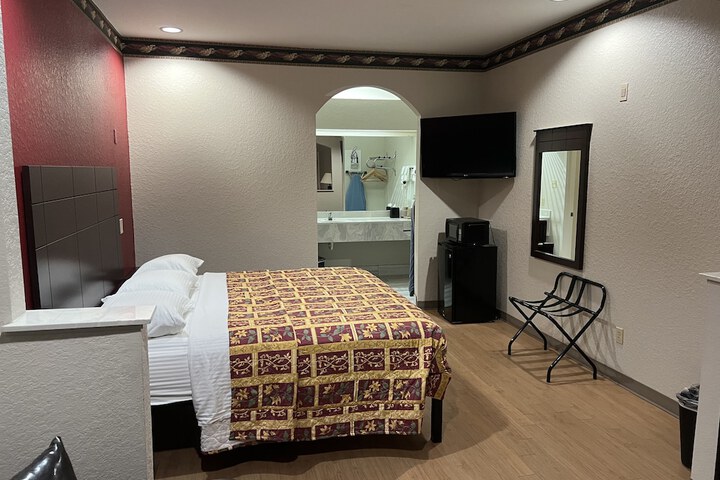 Room 10 of 30