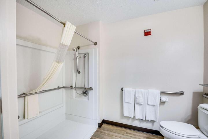 1 Queen Bed Efficiency (5 of 9)