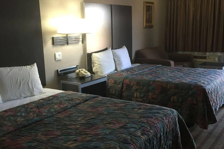 CAMELOT INN & SUITES HOBBY GULF FREEWAY