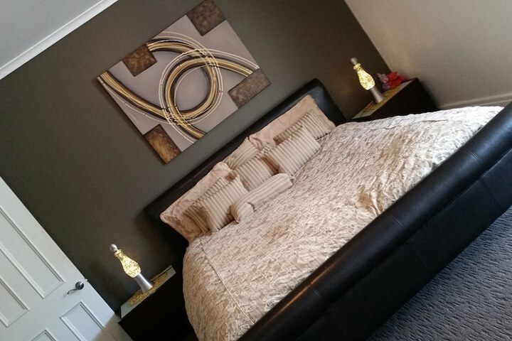 Room 5 of 27