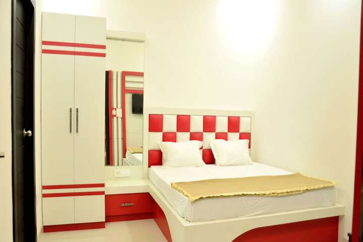 Room 27 of 37