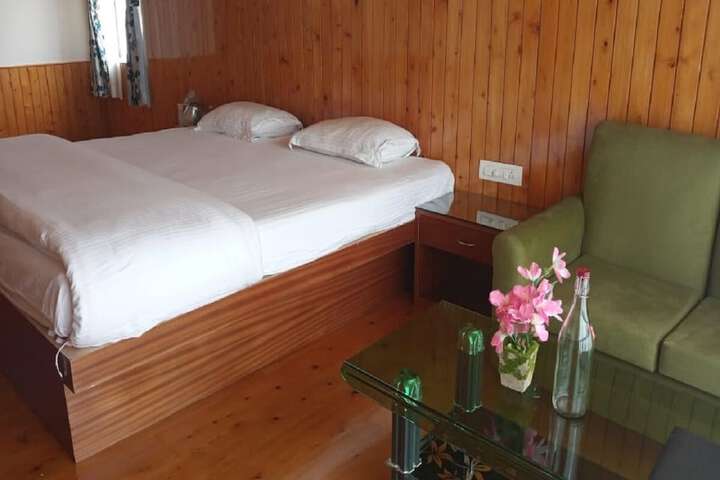 Room 5 of 12