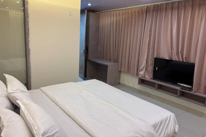 Room 10 of 16