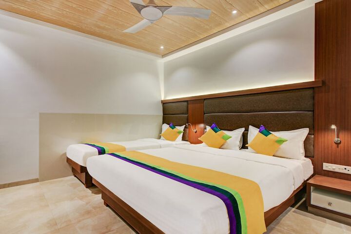 Room 11 of 27