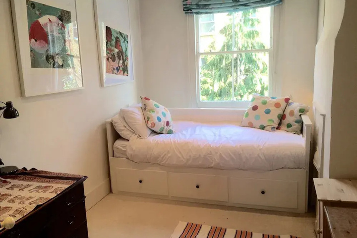 Room 2 of 9