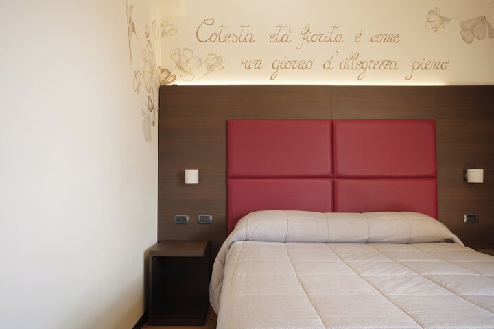 Room 17 of 79