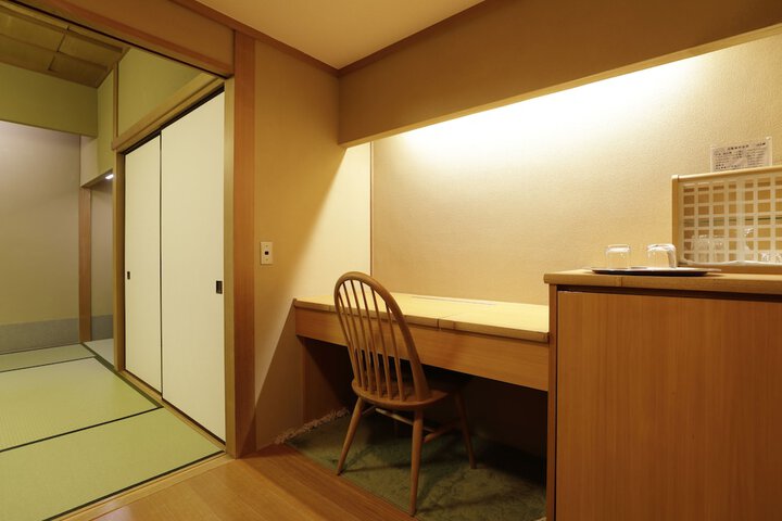 Room 30 of 214