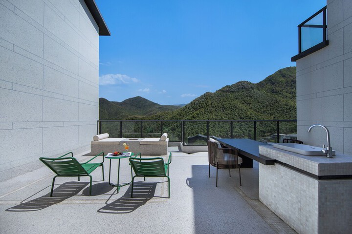 Terrace/Patio 71 of 143