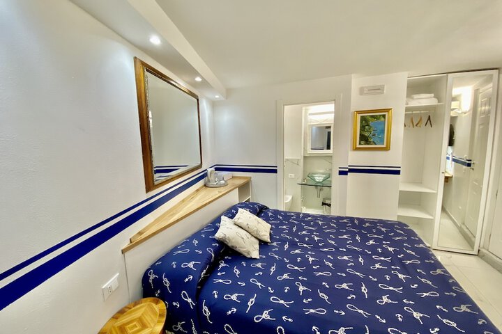 Room 8 of 190