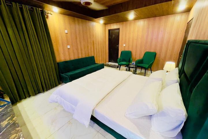Room 11 of 43