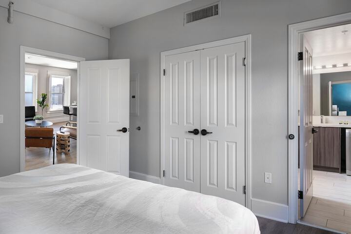 Room 27 of 200