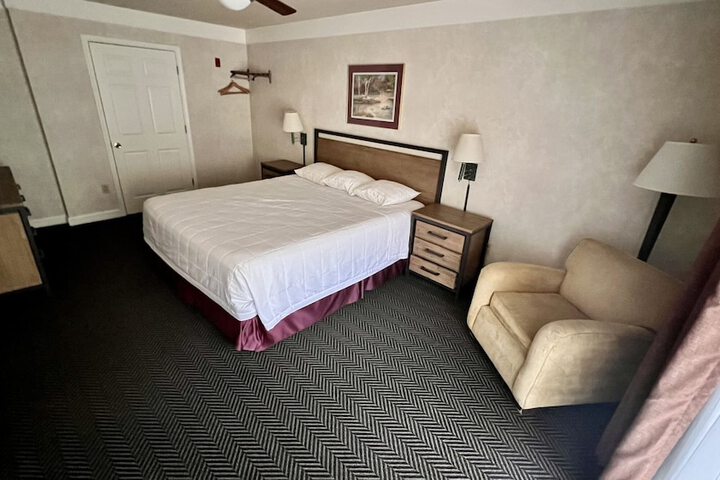 Room 28 of 81