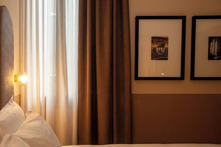 Room 42 of 109