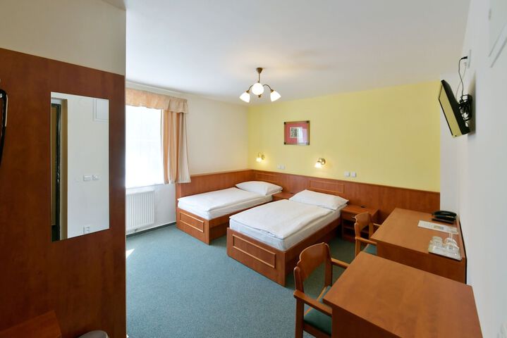 Room 6 of 43