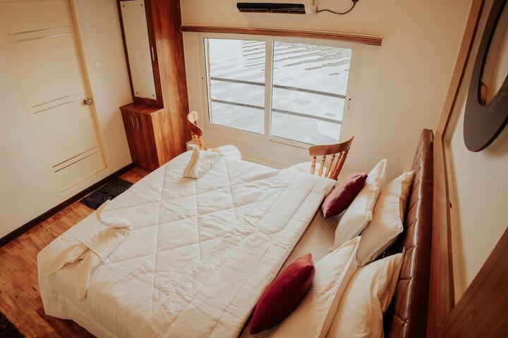 Room 2 of 6