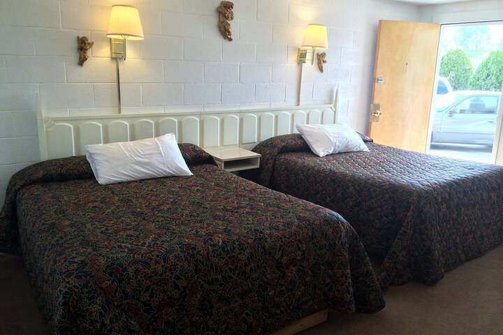 Room 6 of 38