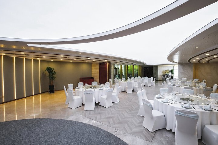 Ballroom/Hall 114 of 143