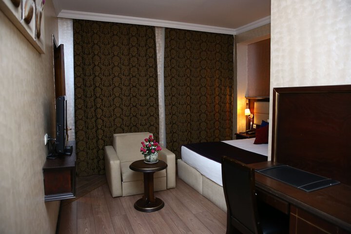 Room 70 of 122