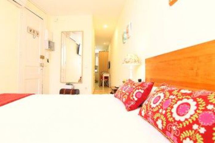 Room 6 of 16