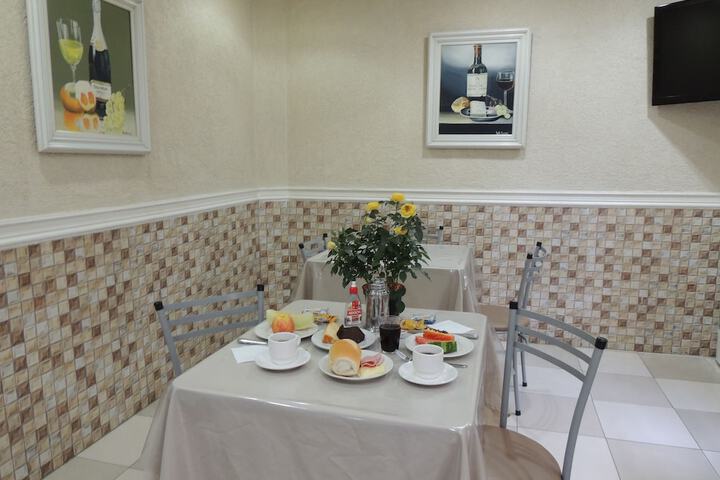 Breakfast/Coffee Service 100 of 107