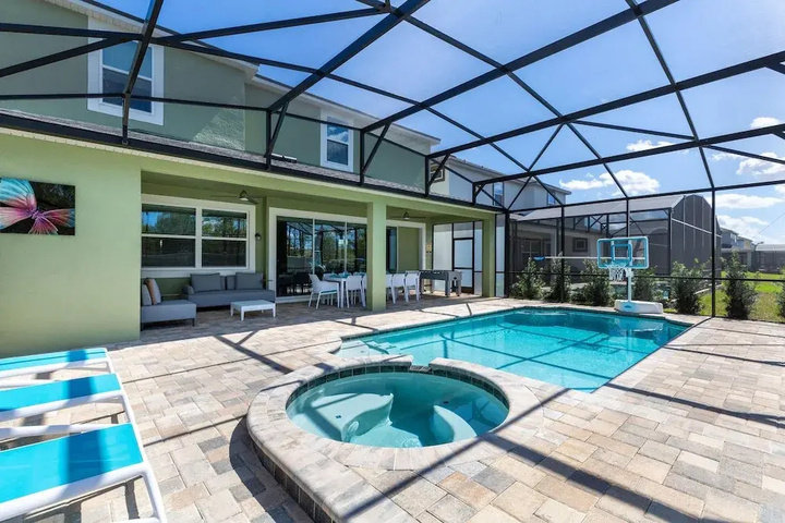 Pool 13 of 27