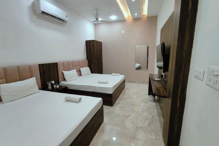 Room 12 of 41