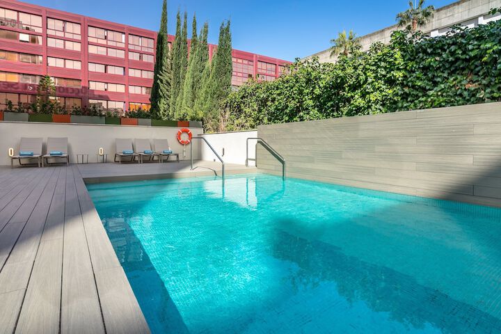 Hotel Pool