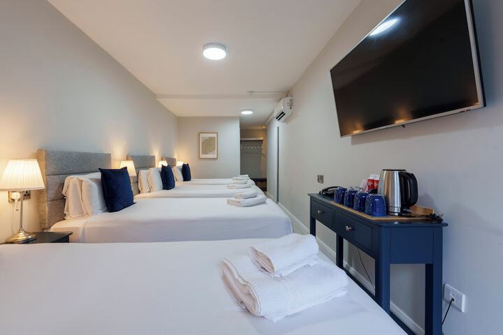 Room 35 of 106